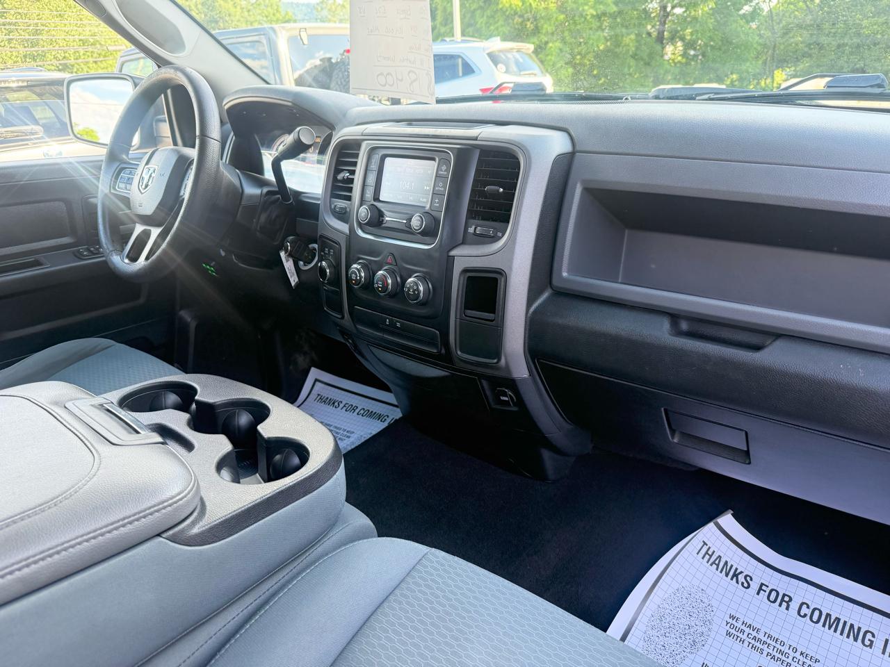 RAM 1500 4WD Crew Cab 140.5" Express 2017