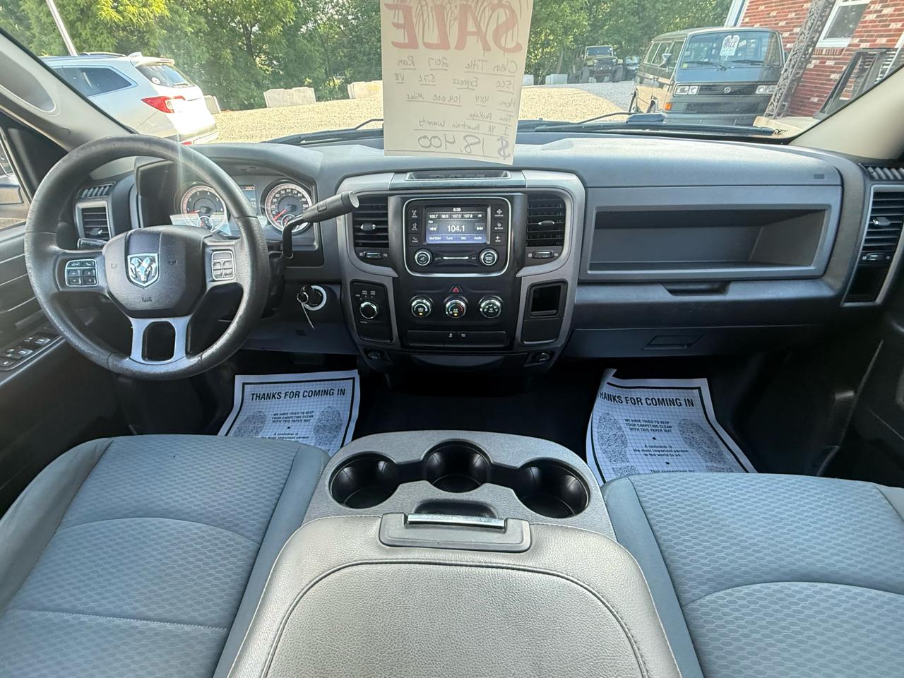 RAM 1500 4WD Crew Cab 140.5" Express 2017
