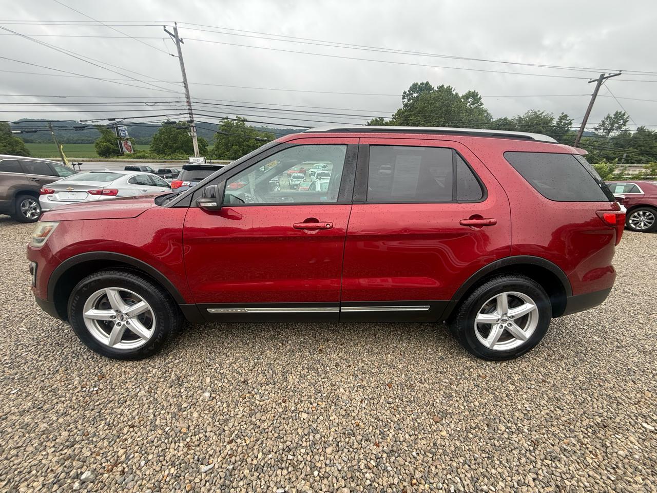 Ford Explorer XLT 4-Door 4WD 2016