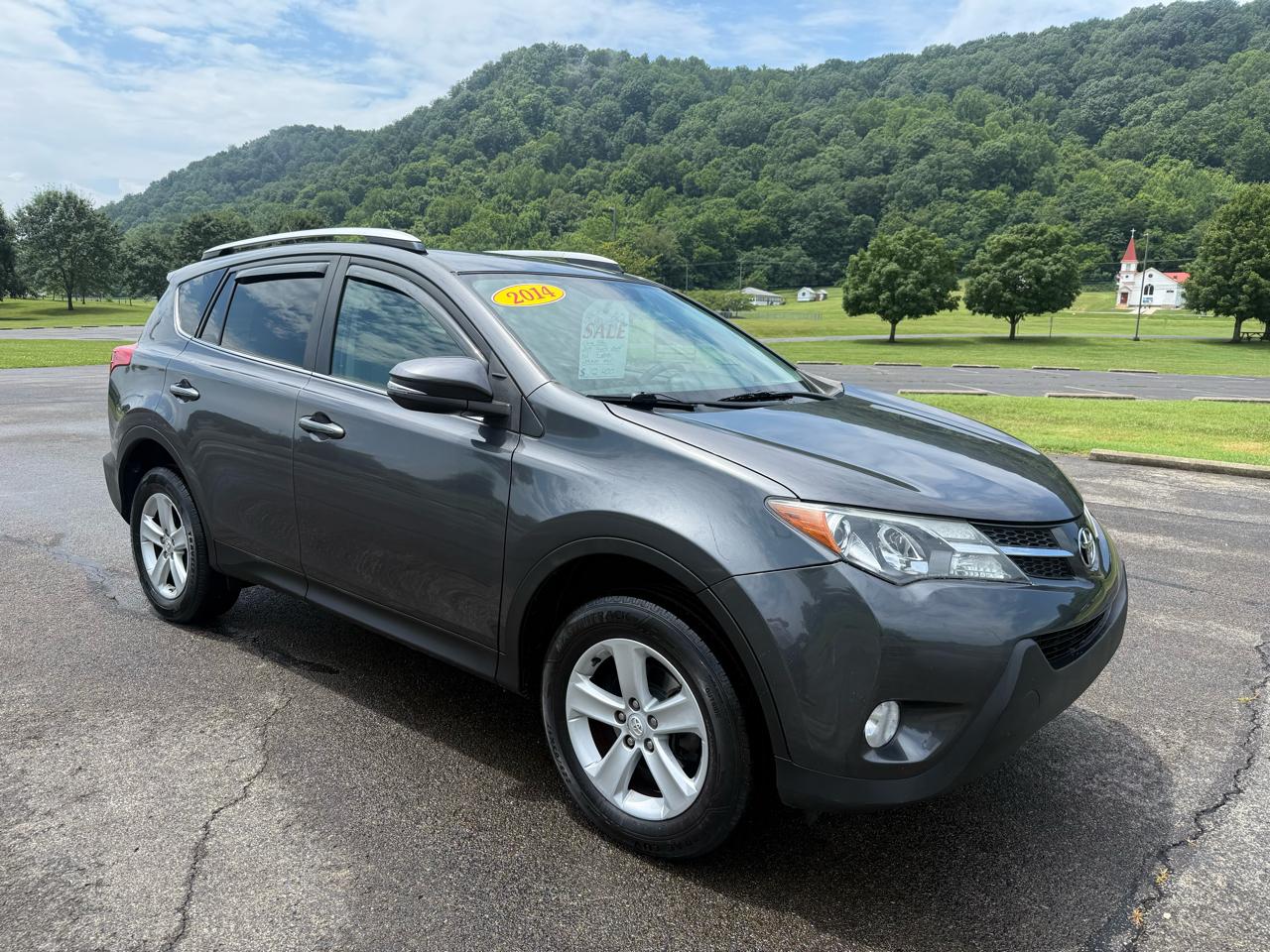 Toyota RAV4 XLE FWD 2014
