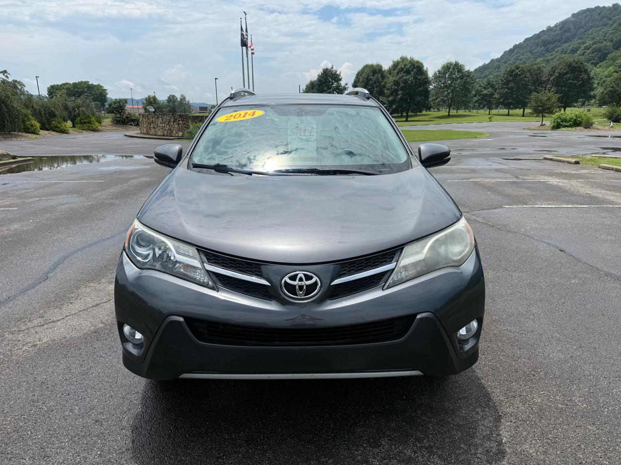 Toyota RAV4 XLE FWD 2014