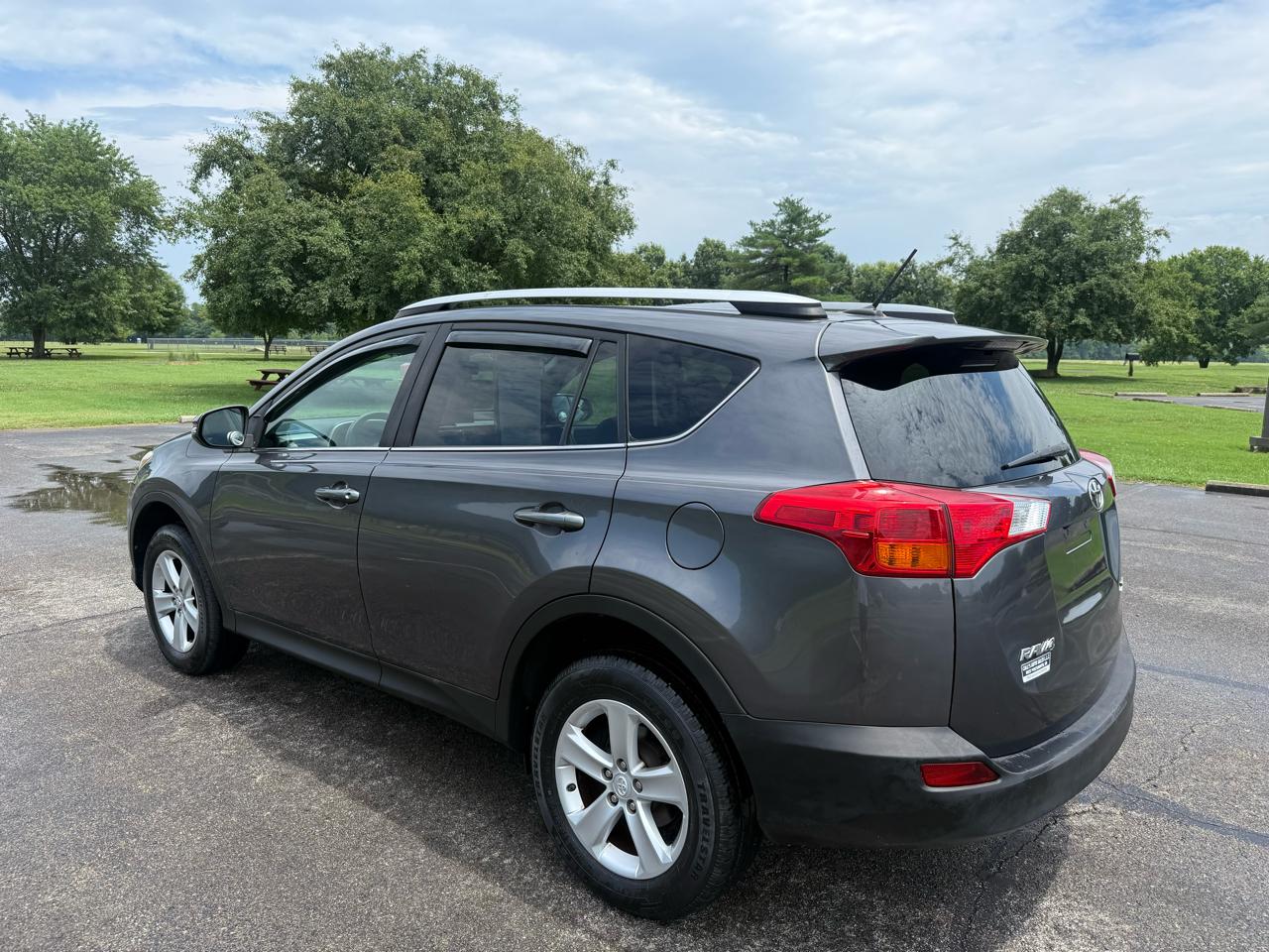 Toyota RAV4 XLE FWD 2014