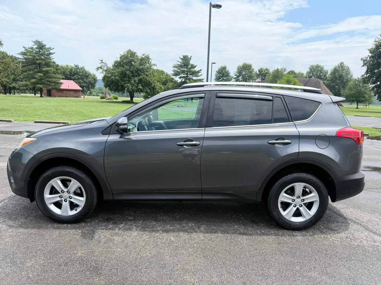 Toyota RAV4 XLE FWD 2014