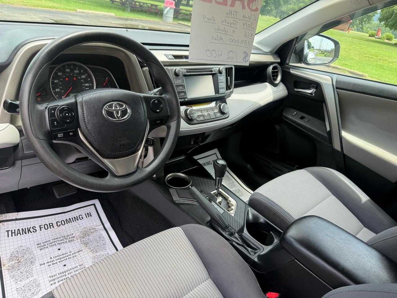 Toyota RAV4 XLE FWD 2014