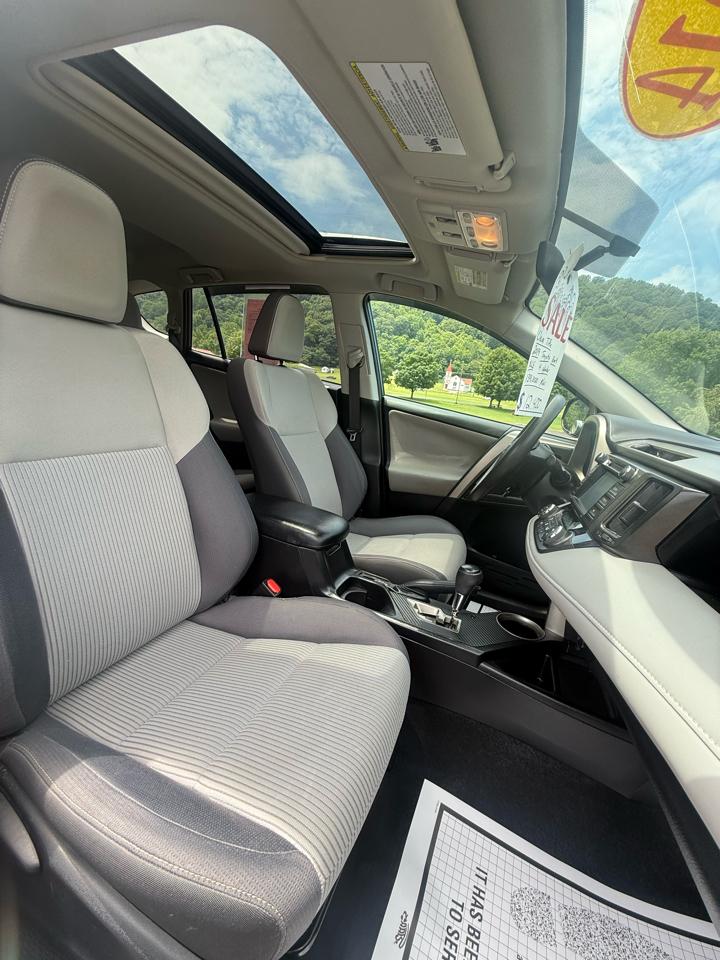 Toyota RAV4 XLE FWD 2014