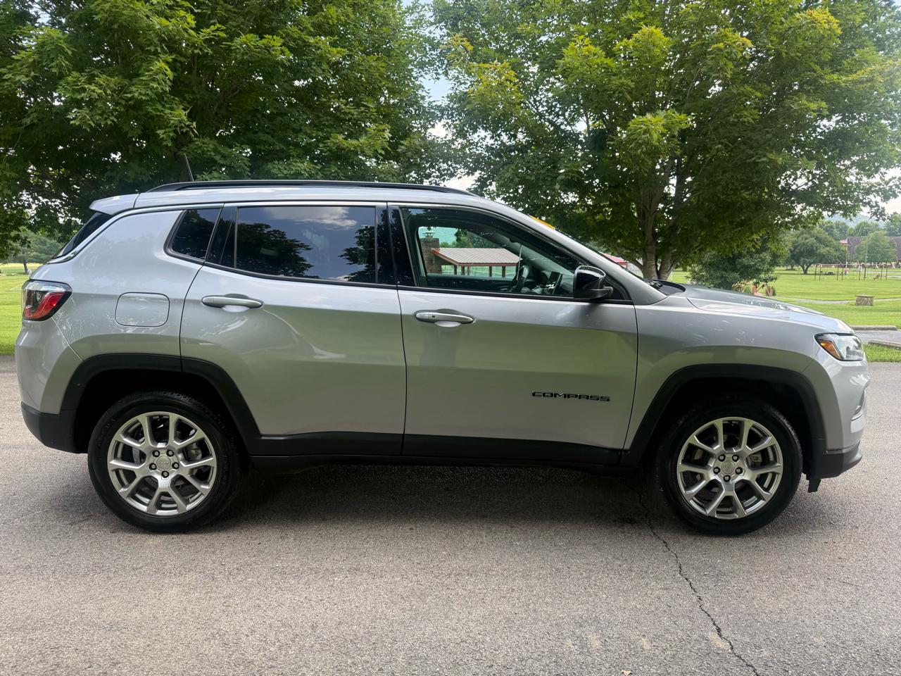 Jeep Compass Latitude LUX 4D SUV 4WD 2022