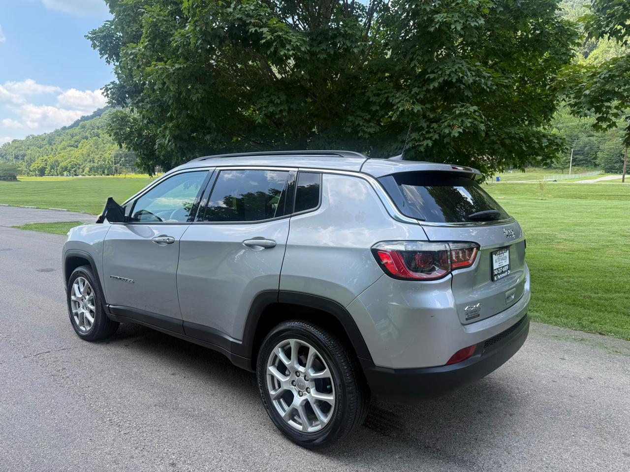 Jeep Compass Latitude LUX 4D SUV 4WD 2022