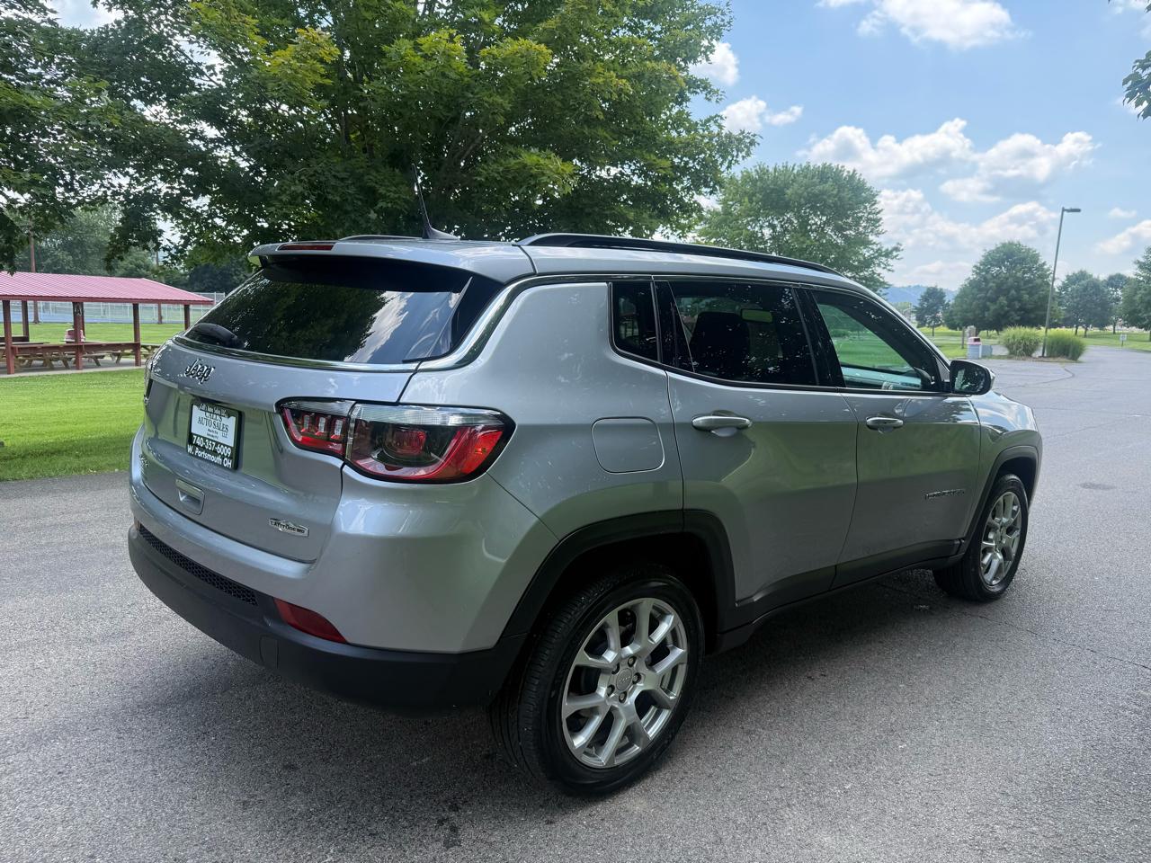 Jeep Compass Latitude LUX 4D SUV 4WD 2022
