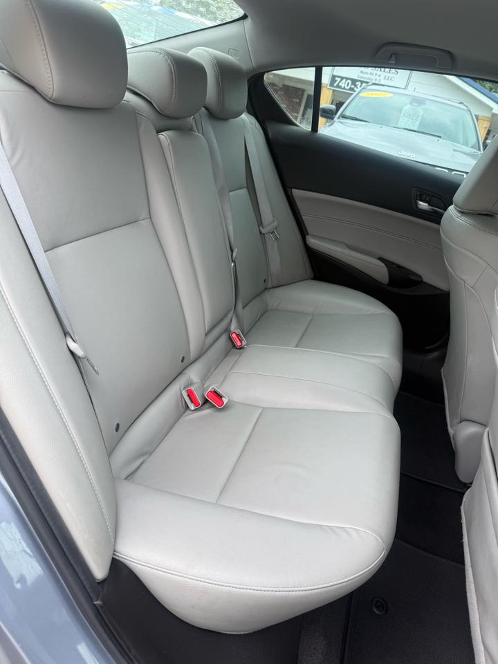 Acura ILX 8-Spd AT 2016