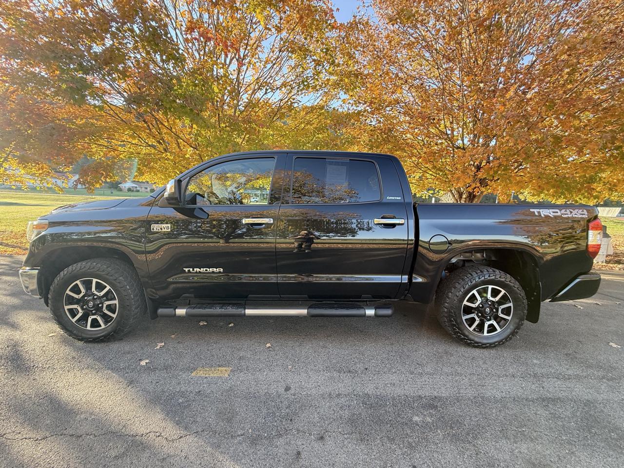 Toyota Tundra Limited 5.7L CrewMax 4WD 2018