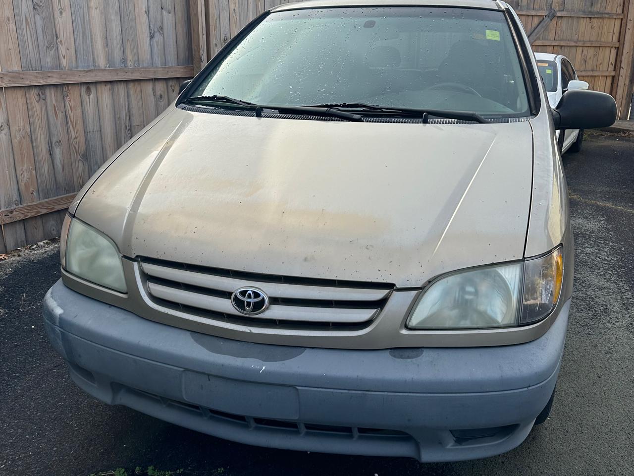2001 Toyota Sienna LE