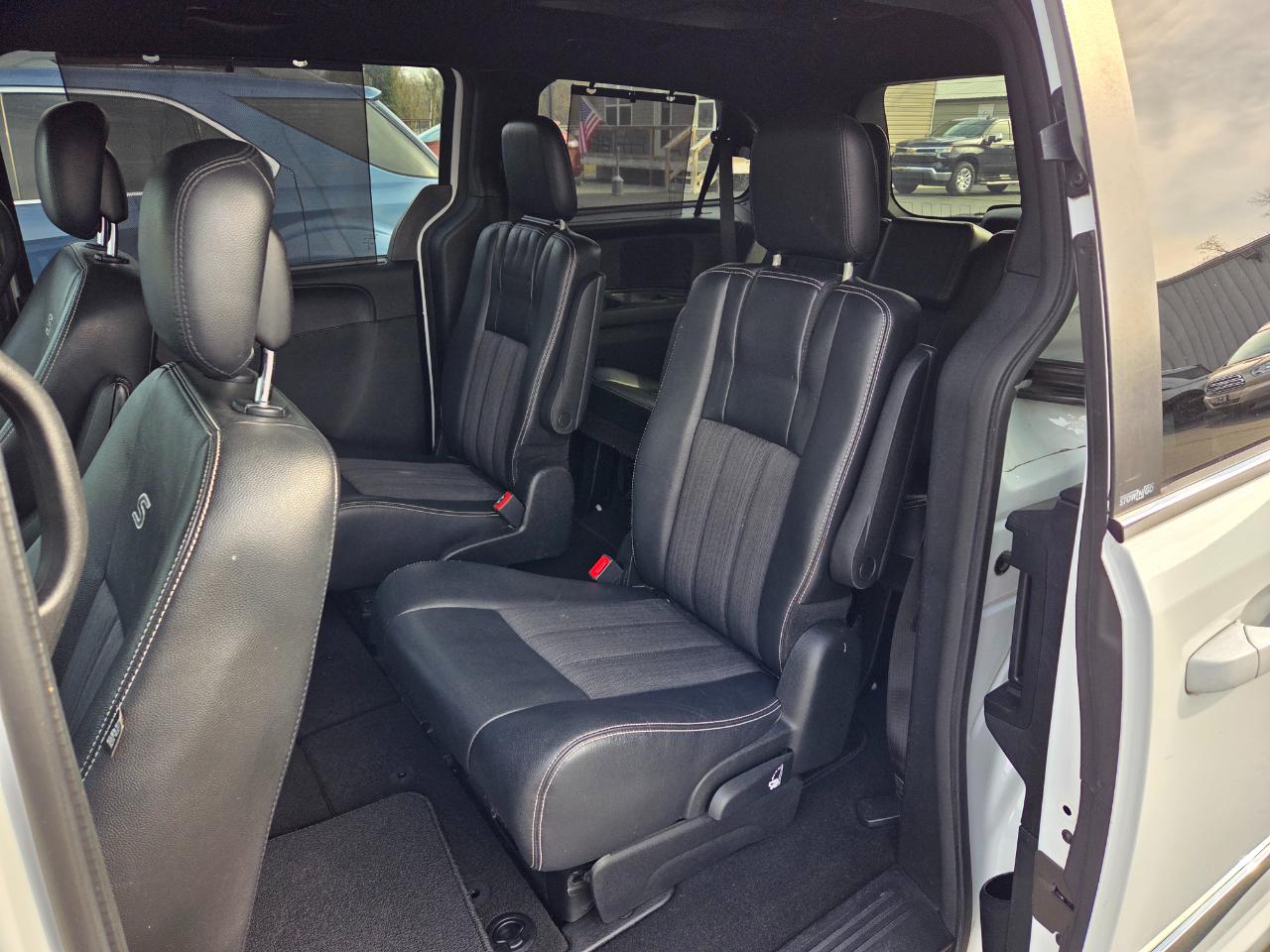 Chrysler Town & Country S 2014