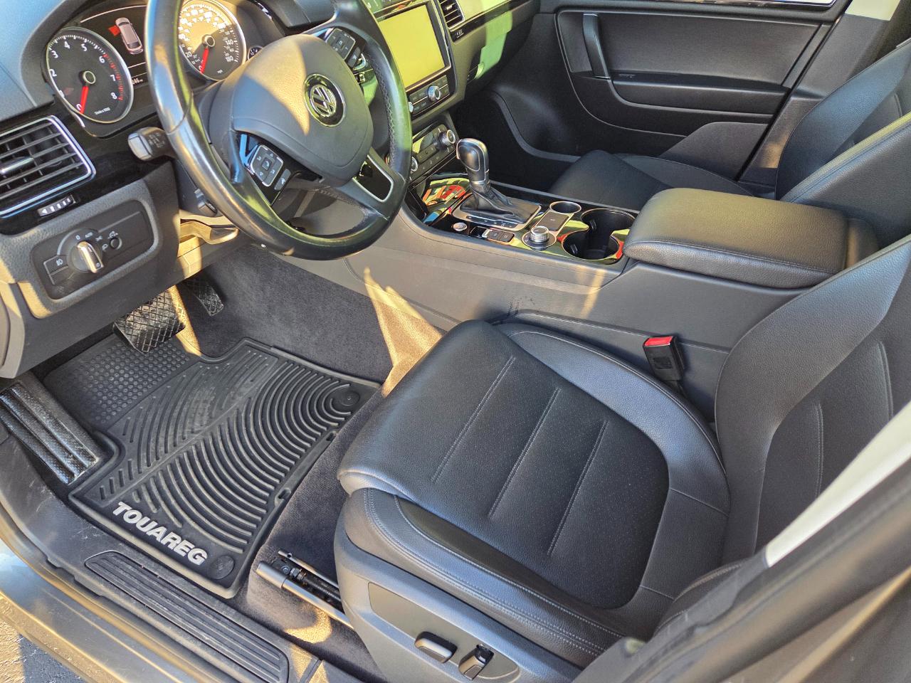 Volkswagen Touareg V6 Sport w/Technology 2017