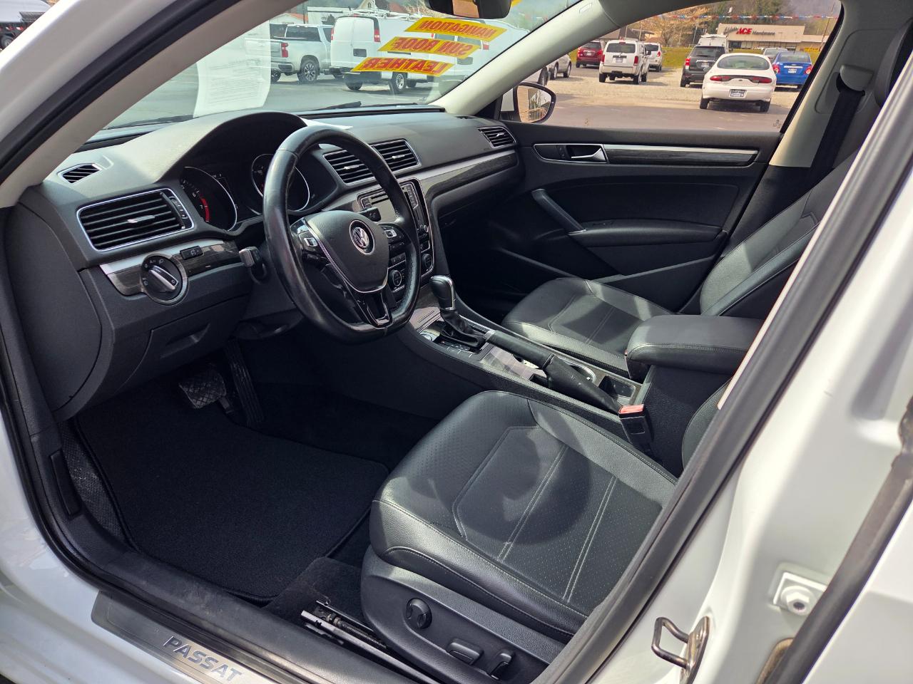 Volkswagen Passat SE w/Technology 2017