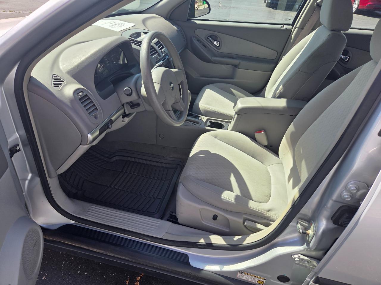 Chevrolet Malibu Base 2005