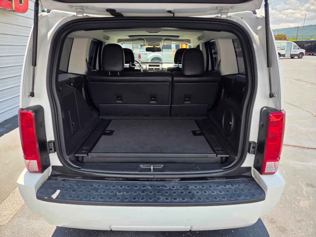 Dodge Nitro Heat 2WD 2011