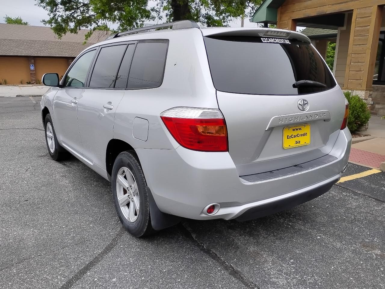 Toyota Highlander Base 2WD V6 2010