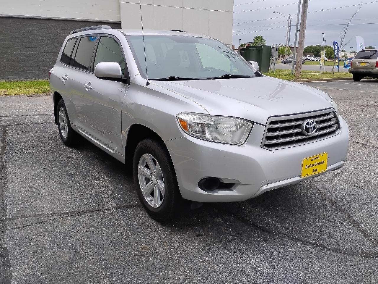 Toyota Highlander Base 2WD V6 2010