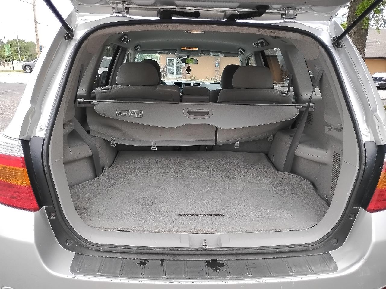Toyota Highlander Base 2WD V6 2010
