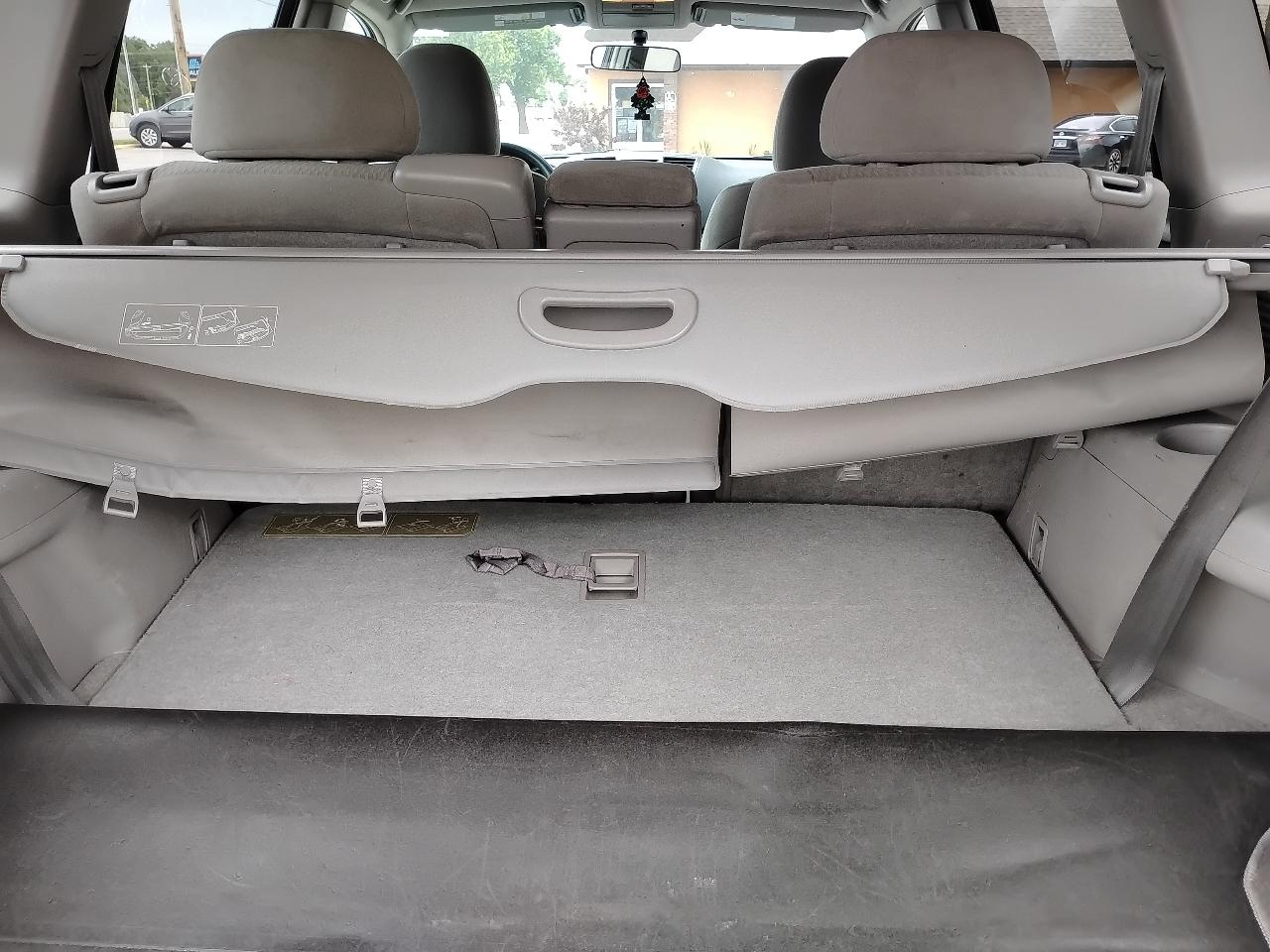 Toyota Highlander Base 2WD V6 2010