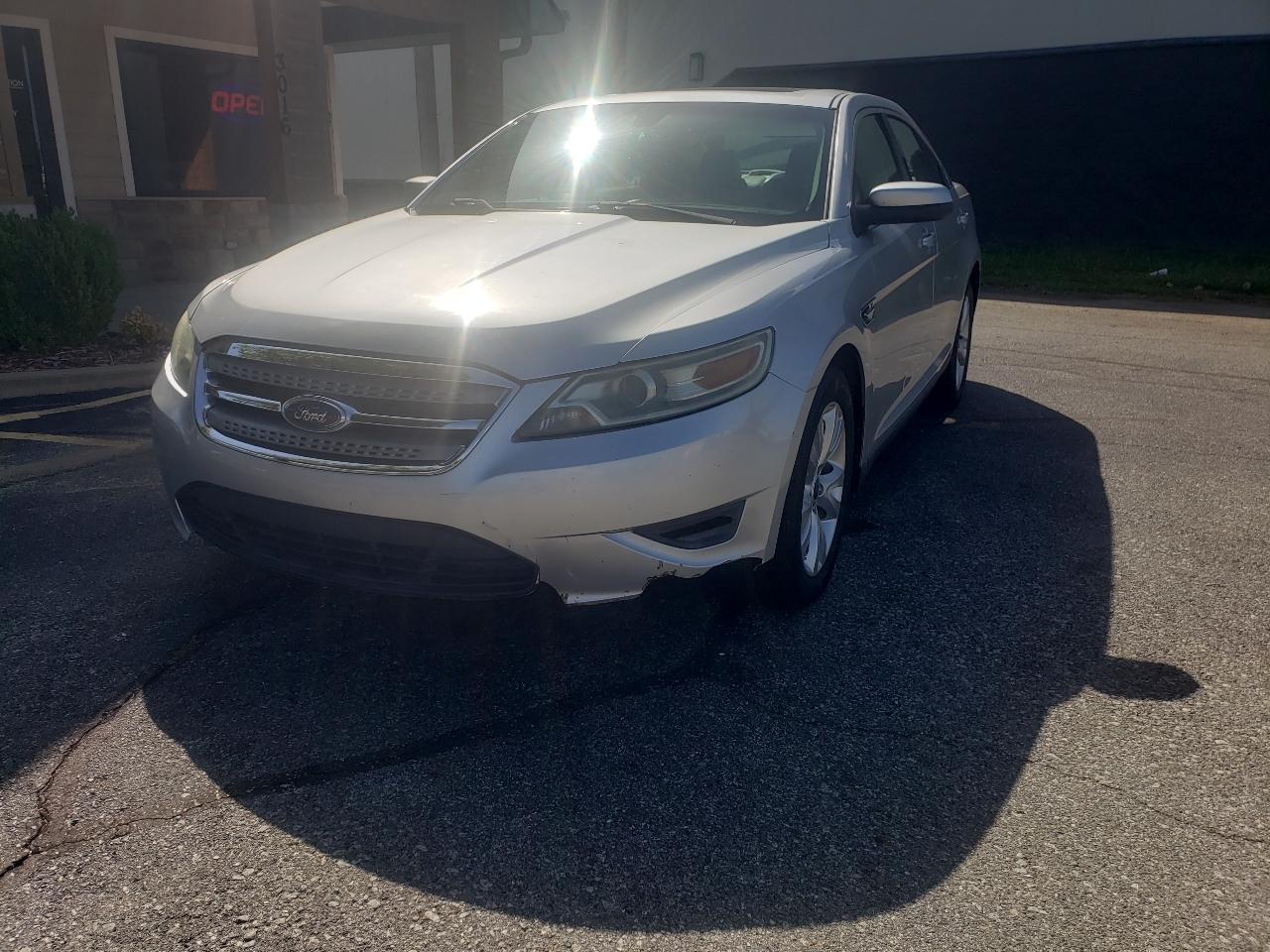 Ford Taurus SEL FWD 2010