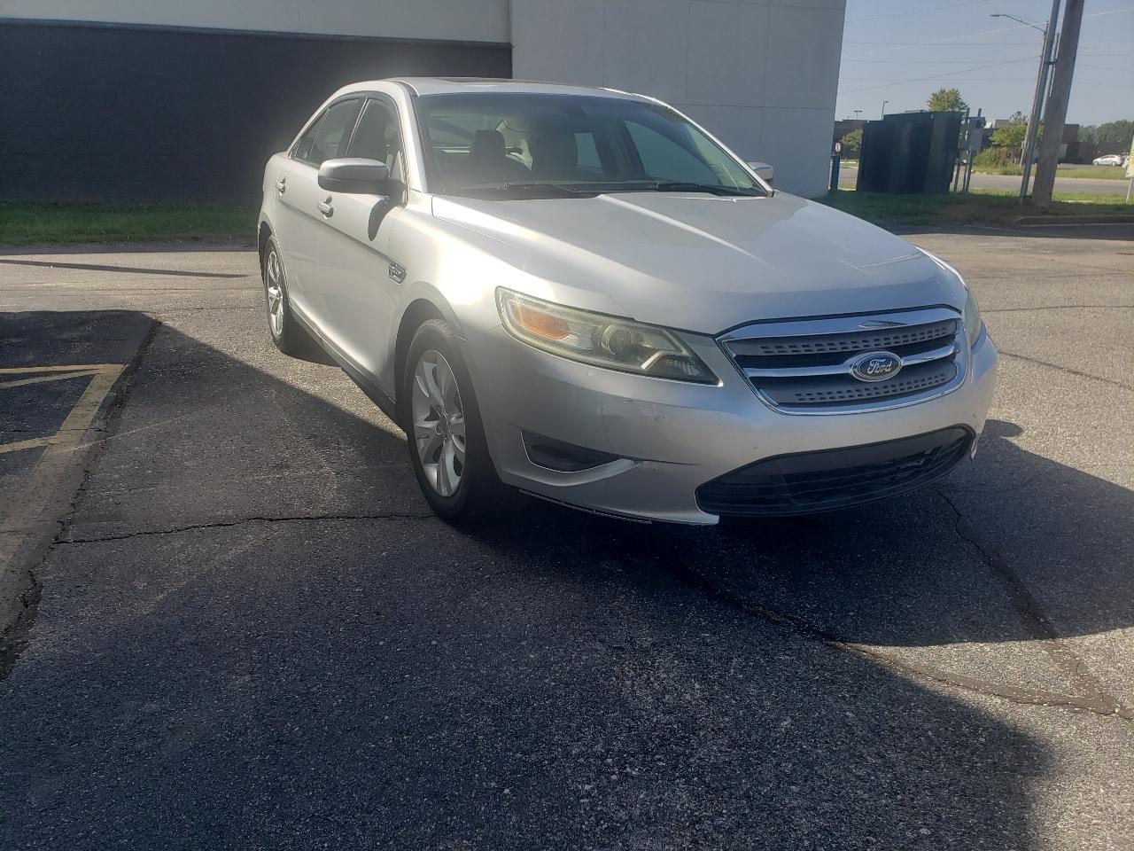 Ford Taurus SEL FWD 2010