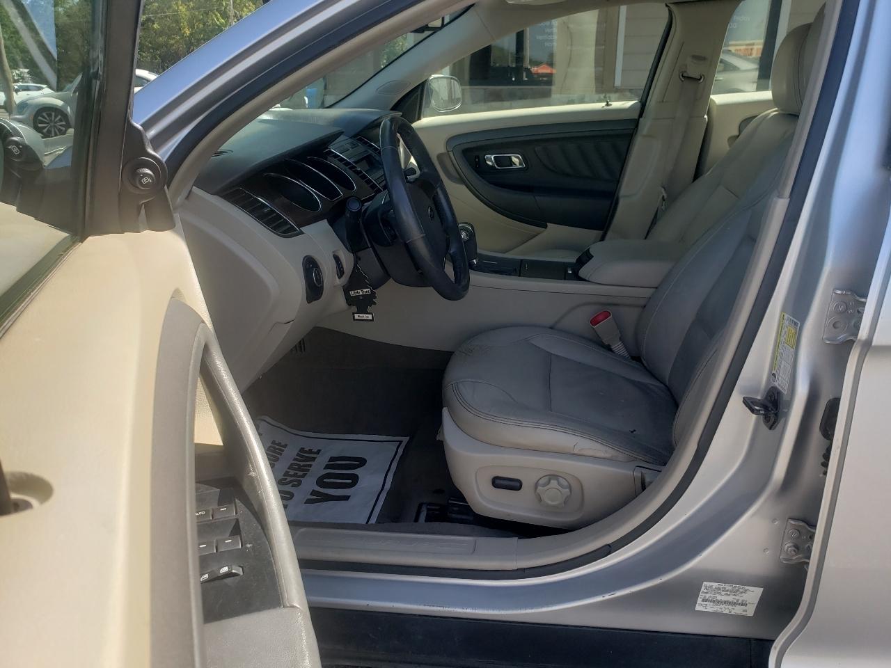 Ford Taurus SEL FWD 2010
