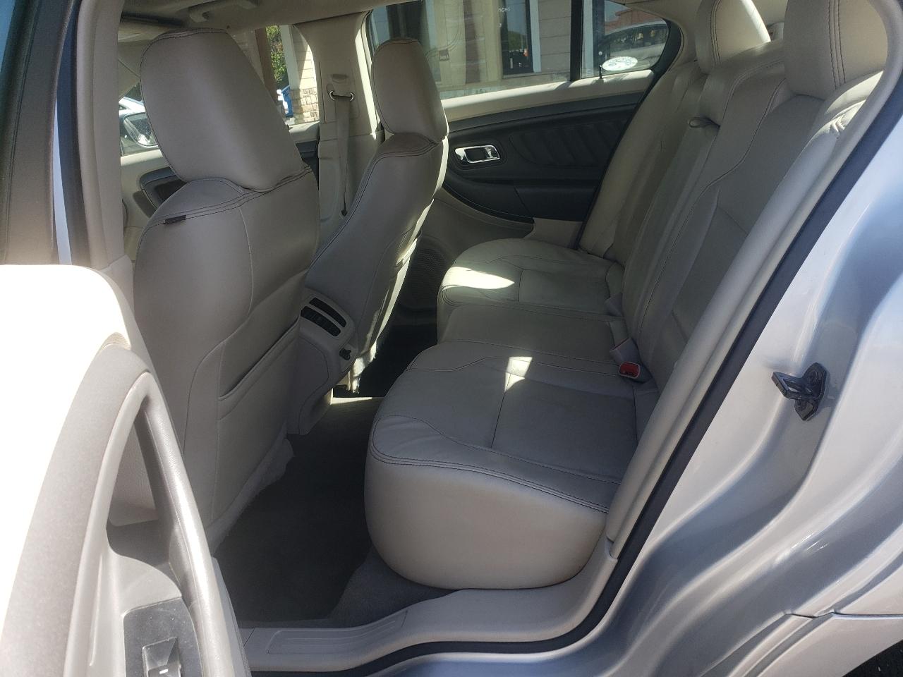 Ford Taurus SEL FWD 2010