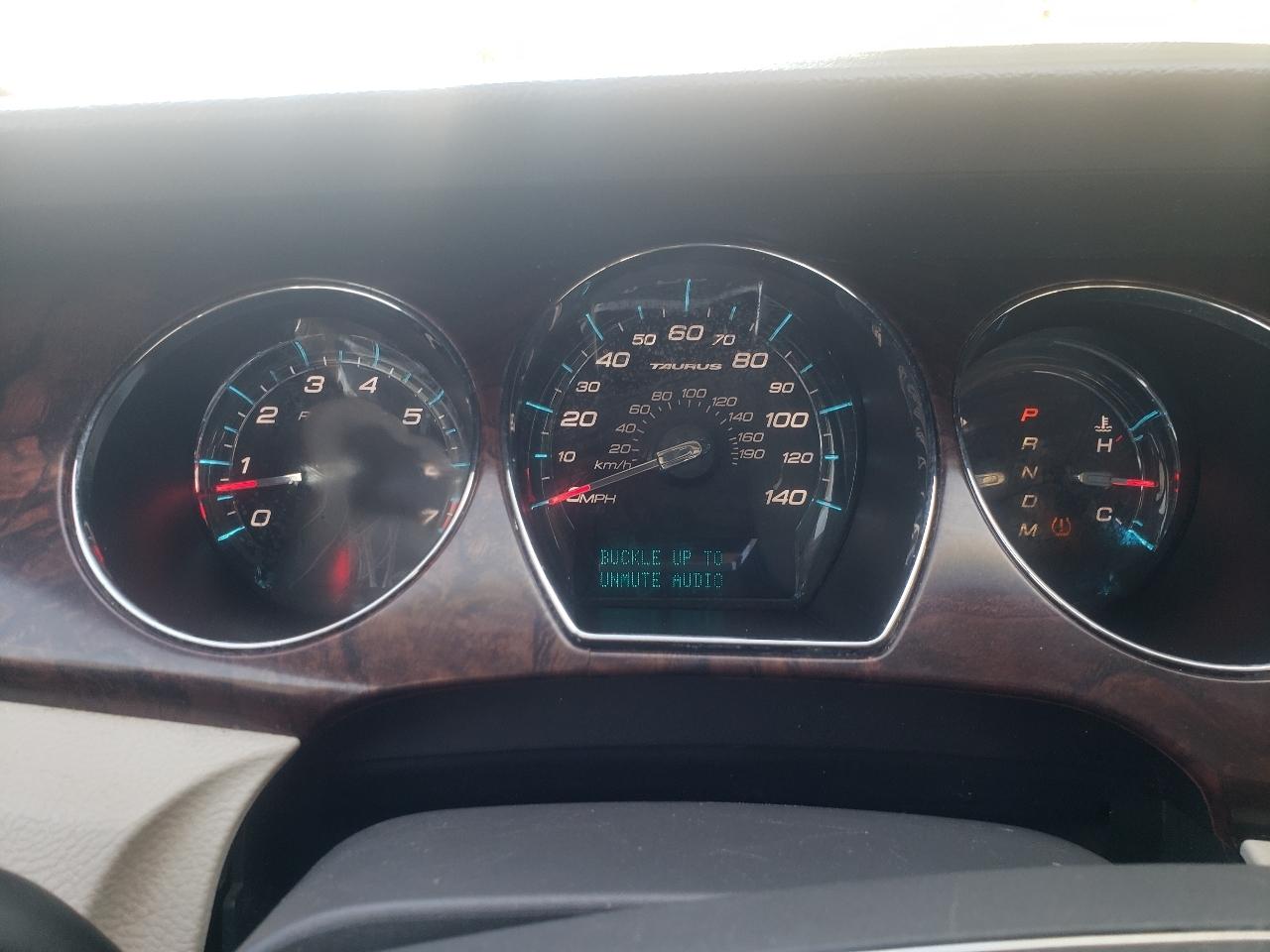 Ford Taurus SEL FWD 2010