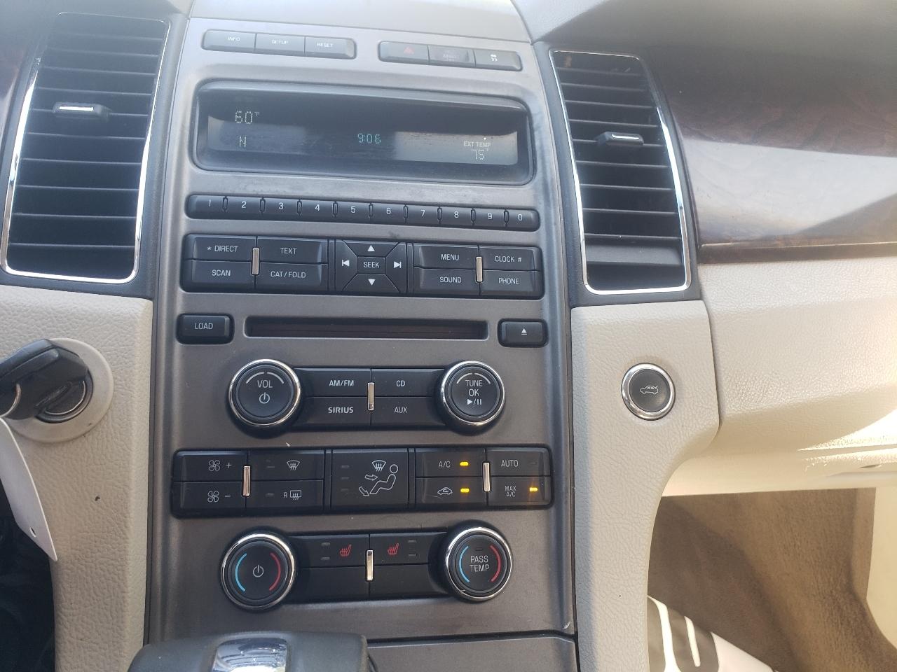 Ford Taurus SEL FWD 2010
