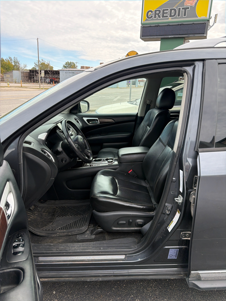 Nissan Pathfinder SV 4WD 2013 Nissan Pathfinder SV 4WD 2013