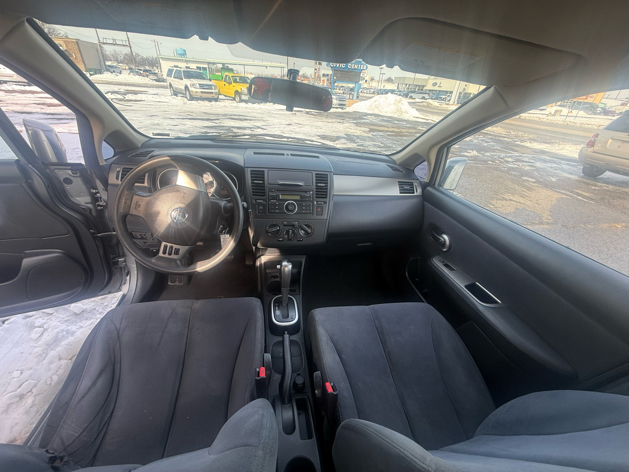 Nissan Versa 1.8 S Hatchback 2009