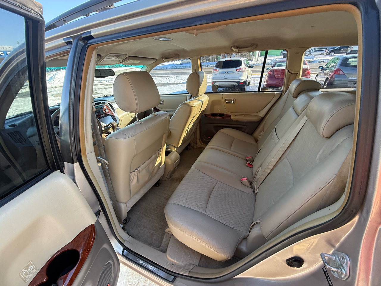 Toyota Highlander V6 2WD with 3rd-Row Seat 2004