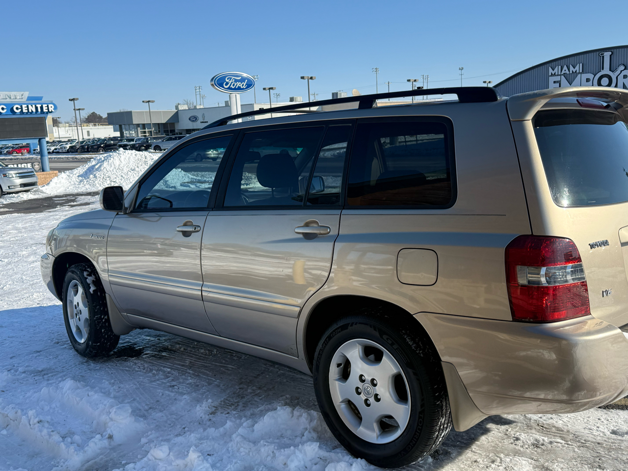 Toyota Highlander V6 2WD with 3rd-Row Seat 2004