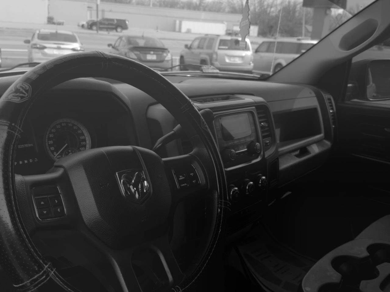 RAM 1500 Tradesman Crew Cab SWB 2WD 2013