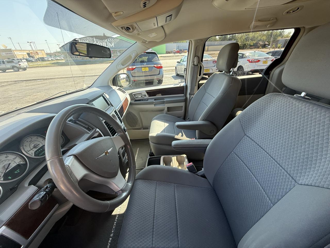 Chrysler Town & Country Touring 2010