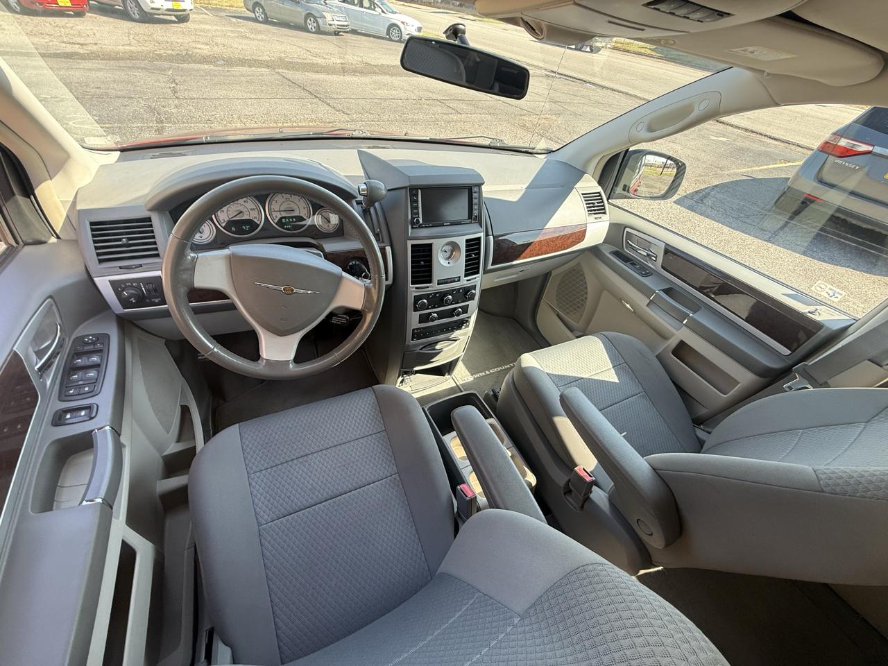 Chrysler Town & Country Touring 2010