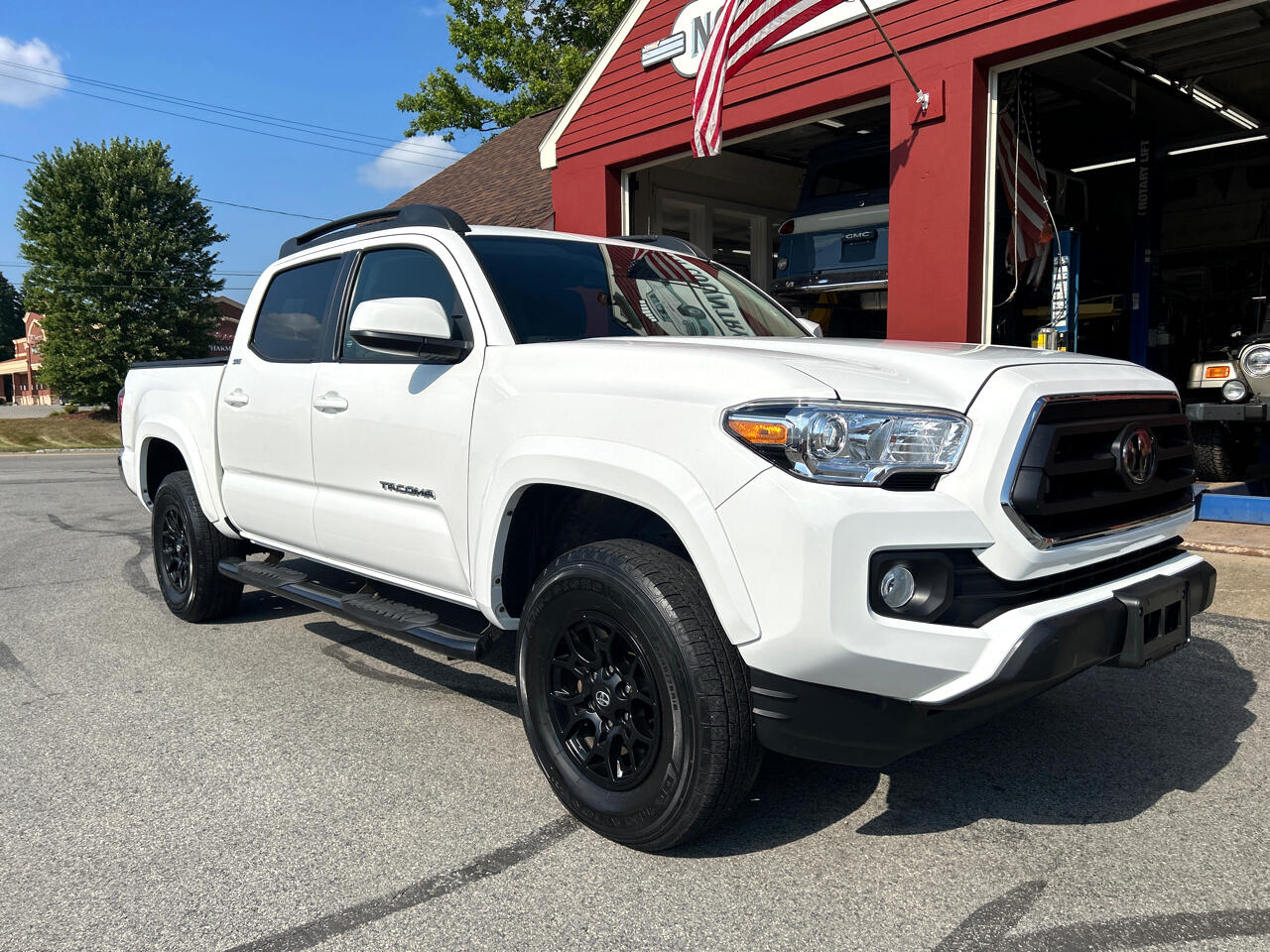 Toyota Tacoma 4WD SR5 Double Cab 5' Bed V6 AT (Natl) 2022 Toyota Tacoma 4WD SR5 Double Cab 5' Bed V6 AT (Natl) 2022