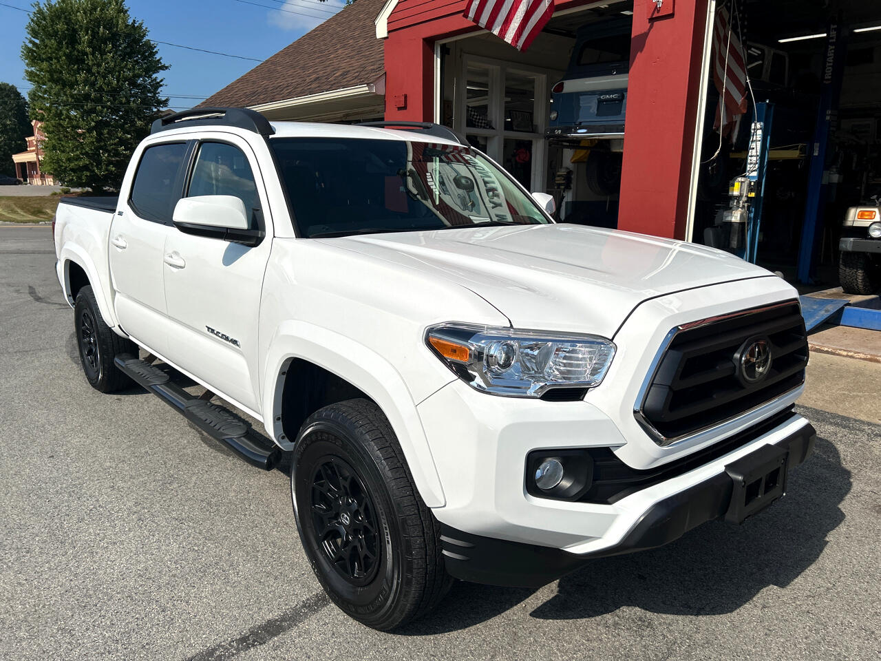 Toyota Tacoma 4WD SR5 Double Cab 5' Bed V6 AT (Natl) 2022 Toyota Tacoma 4WD SR5 Double Cab 5' Bed V6 AT (Natl) 2022