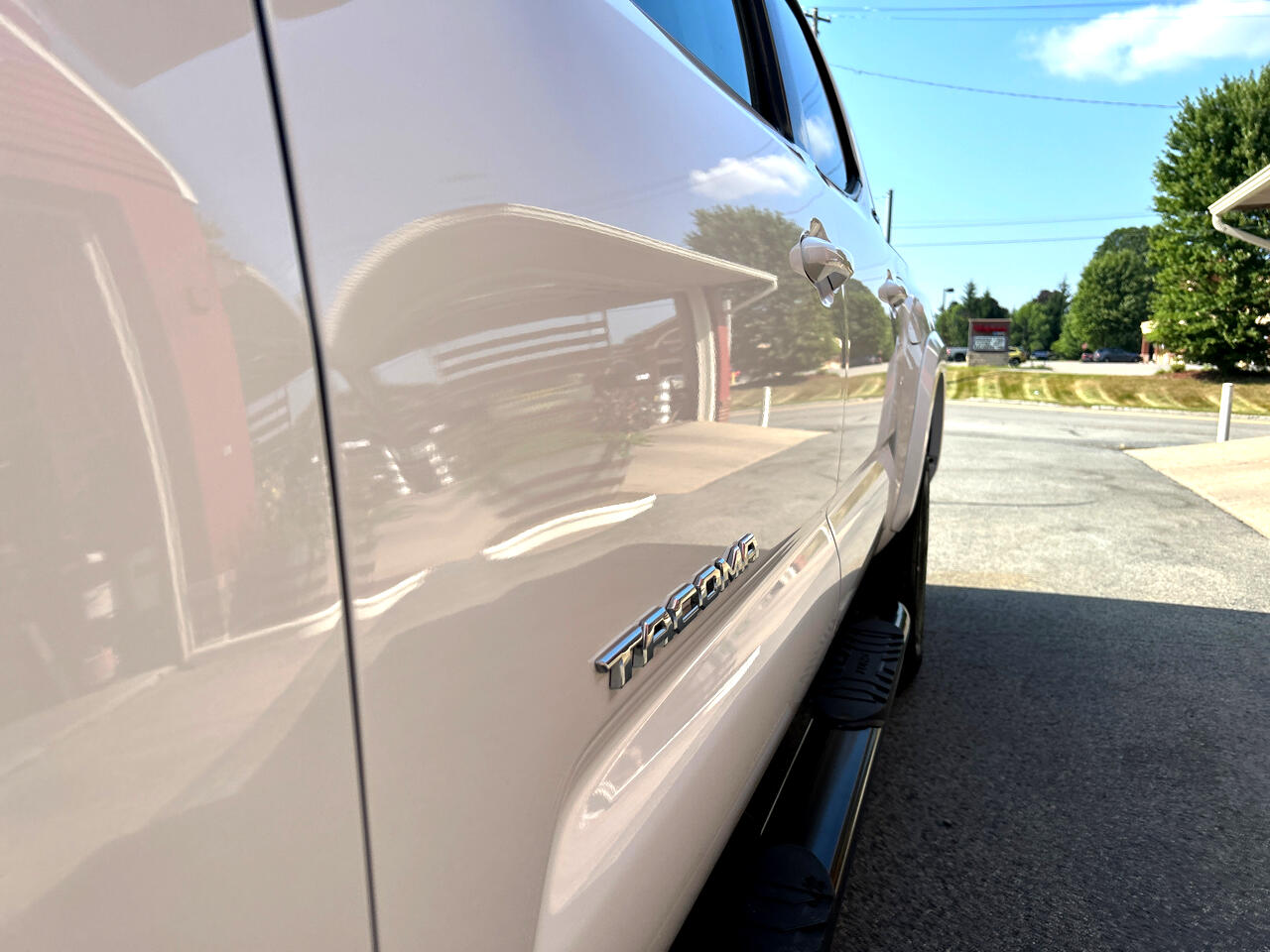 Toyota Tacoma 4WD SR5 Double Cab 5' Bed V6 AT (Natl) 2022 Toyota Tacoma 4WD SR5 Double Cab 5' Bed V6 AT (Natl) 2022
