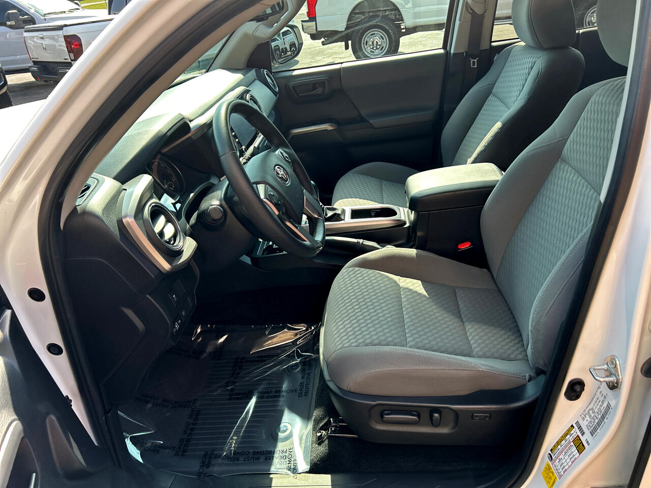 Toyota Tacoma 4WD SR5 Double Cab 5' Bed V6 AT (Natl) 2022 Toyota Tacoma 4WD SR5 Double Cab 5' Bed V6 AT (Natl) 2022