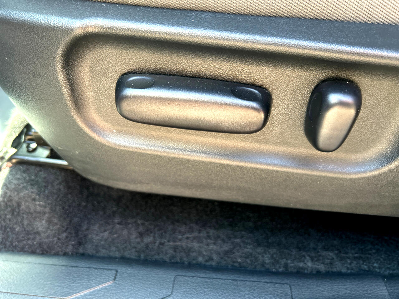 Toyota Tacoma 4WD SR5 Double Cab 5' Bed V6 AT (Natl) 2022 Toyota Tacoma 4WD SR5 Double Cab 5' Bed V6 AT (Natl) 2022