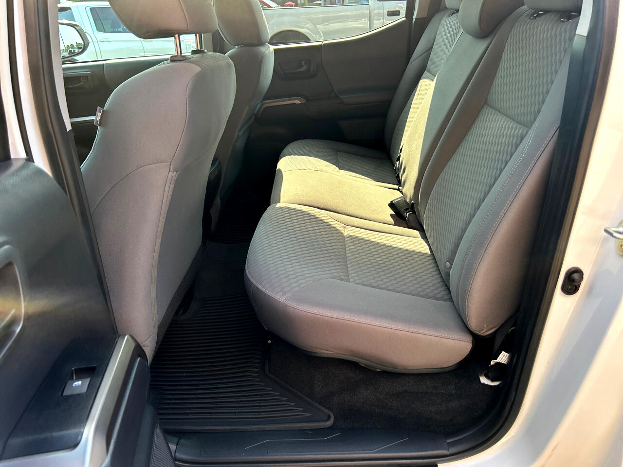Toyota Tacoma 4WD SR5 Double Cab 5' Bed V6 AT (Natl) 2022 Toyota Tacoma 4WD SR5 Double Cab 5' Bed V6 AT (Natl) 2022