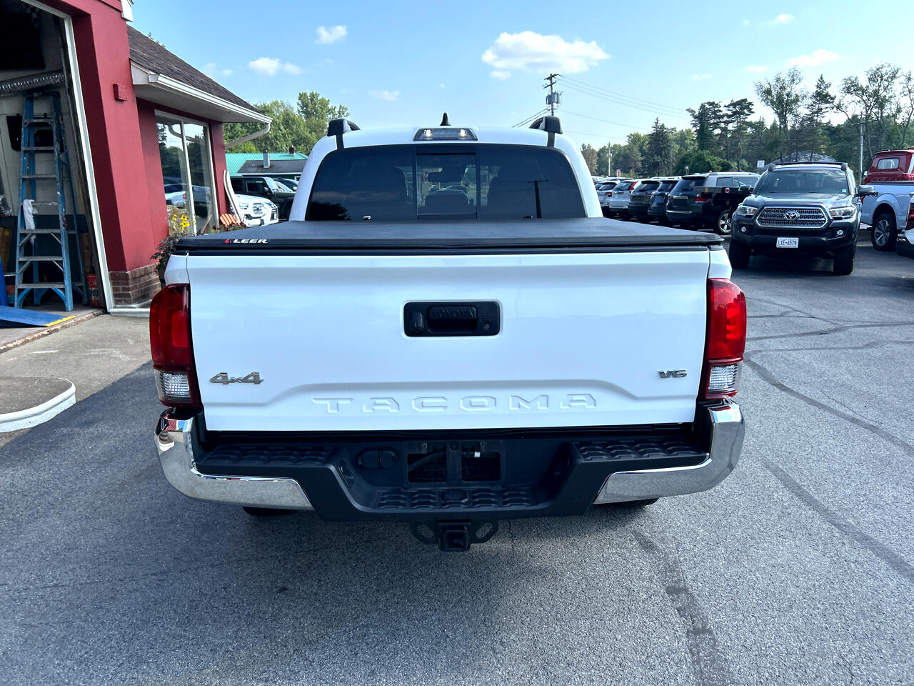 Toyota Tacoma 4WD SR5 Double Cab 5' Bed V6 AT (Natl) 2022 Toyota Tacoma 4WD SR5 Double Cab 5' Bed V6 AT (Natl) 2022