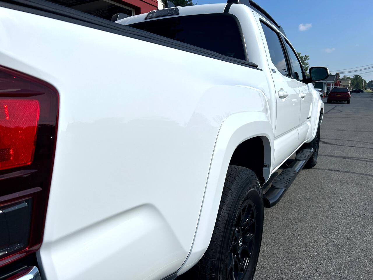 Toyota Tacoma 4WD SR5 Double Cab 5' Bed V6 AT (Natl) 2022 Toyota Tacoma 4WD SR5 Double Cab 5' Bed V6 AT (Natl) 2022