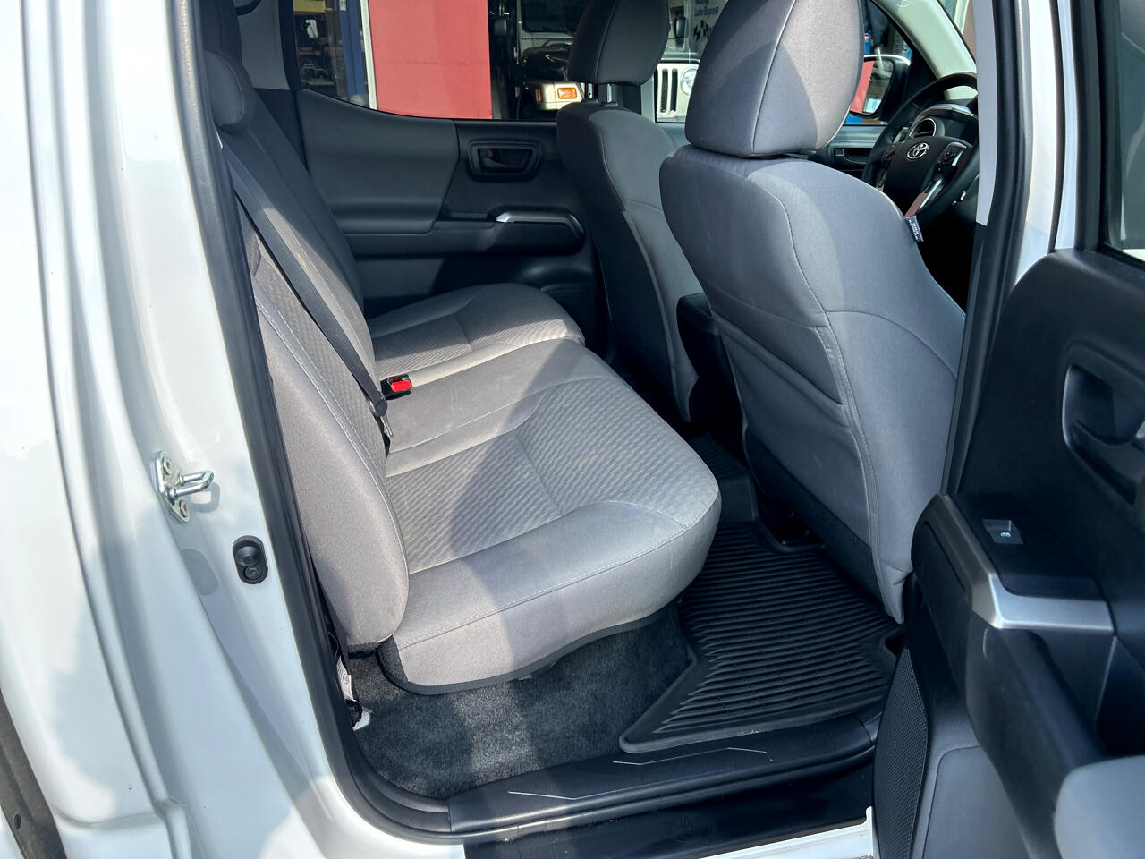 Toyota Tacoma 4WD SR5 Double Cab 5' Bed V6 AT (Natl) 2022 Toyota Tacoma 4WD SR5 Double Cab 5' Bed V6 AT (Natl) 2022