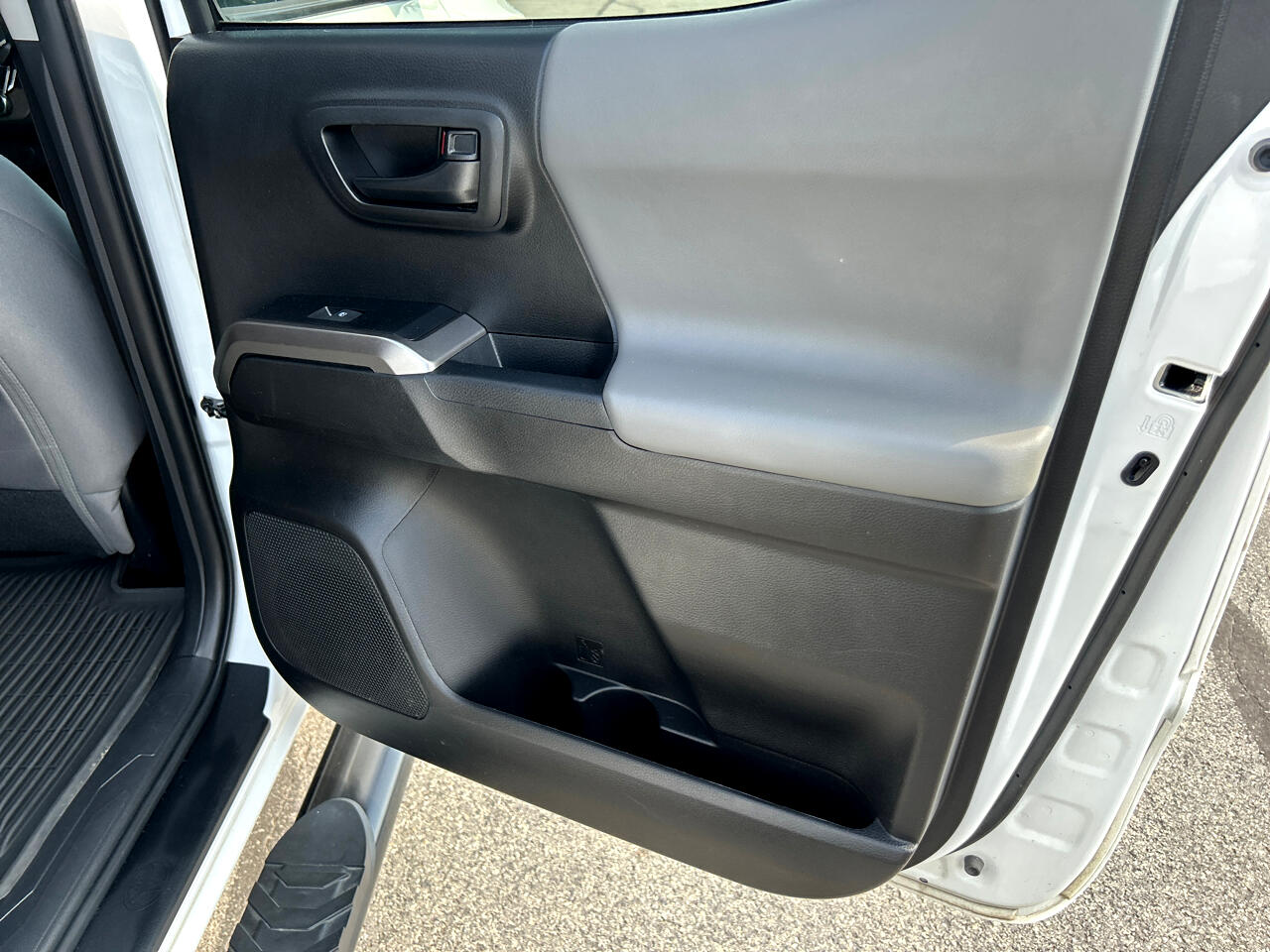 Toyota Tacoma 4WD SR5 Double Cab 5' Bed V6 AT (Natl) 2022 Toyota Tacoma 4WD SR5 Double Cab 5' Bed V6 AT (Natl) 2022