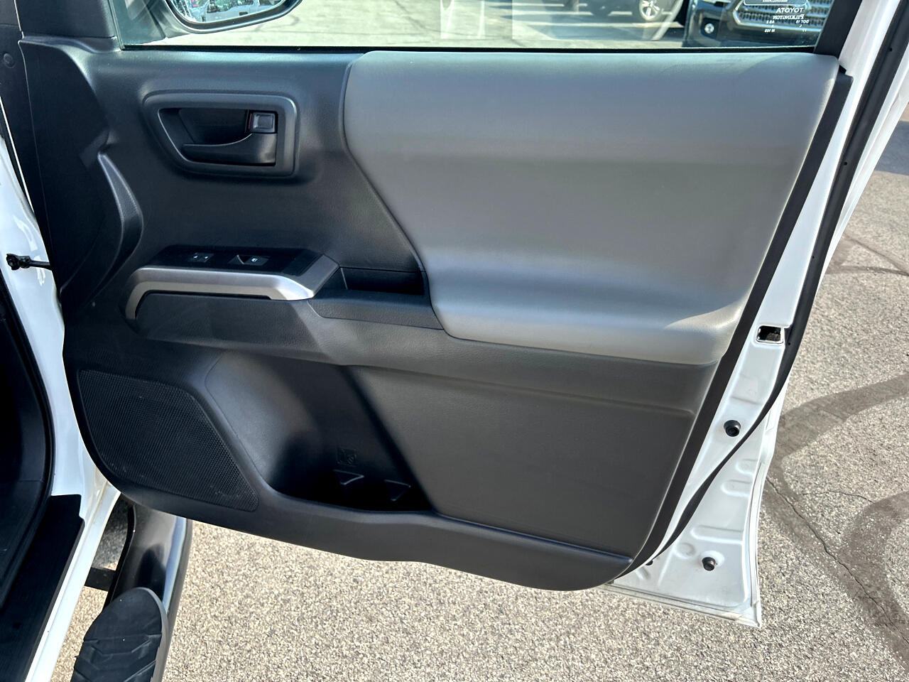 Toyota Tacoma 4WD SR5 Double Cab 5' Bed V6 AT (Natl) 2022 Toyota Tacoma 4WD SR5 Double Cab 5' Bed V6 AT (Natl) 2022