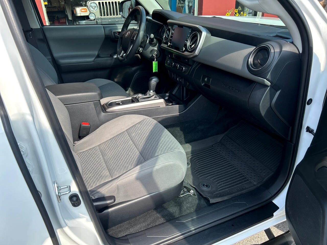 Toyota Tacoma 4WD SR5 Double Cab 5' Bed V6 AT (Natl) 2022 Toyota Tacoma 4WD SR5 Double Cab 5' Bed V6 AT (Natl) 2022