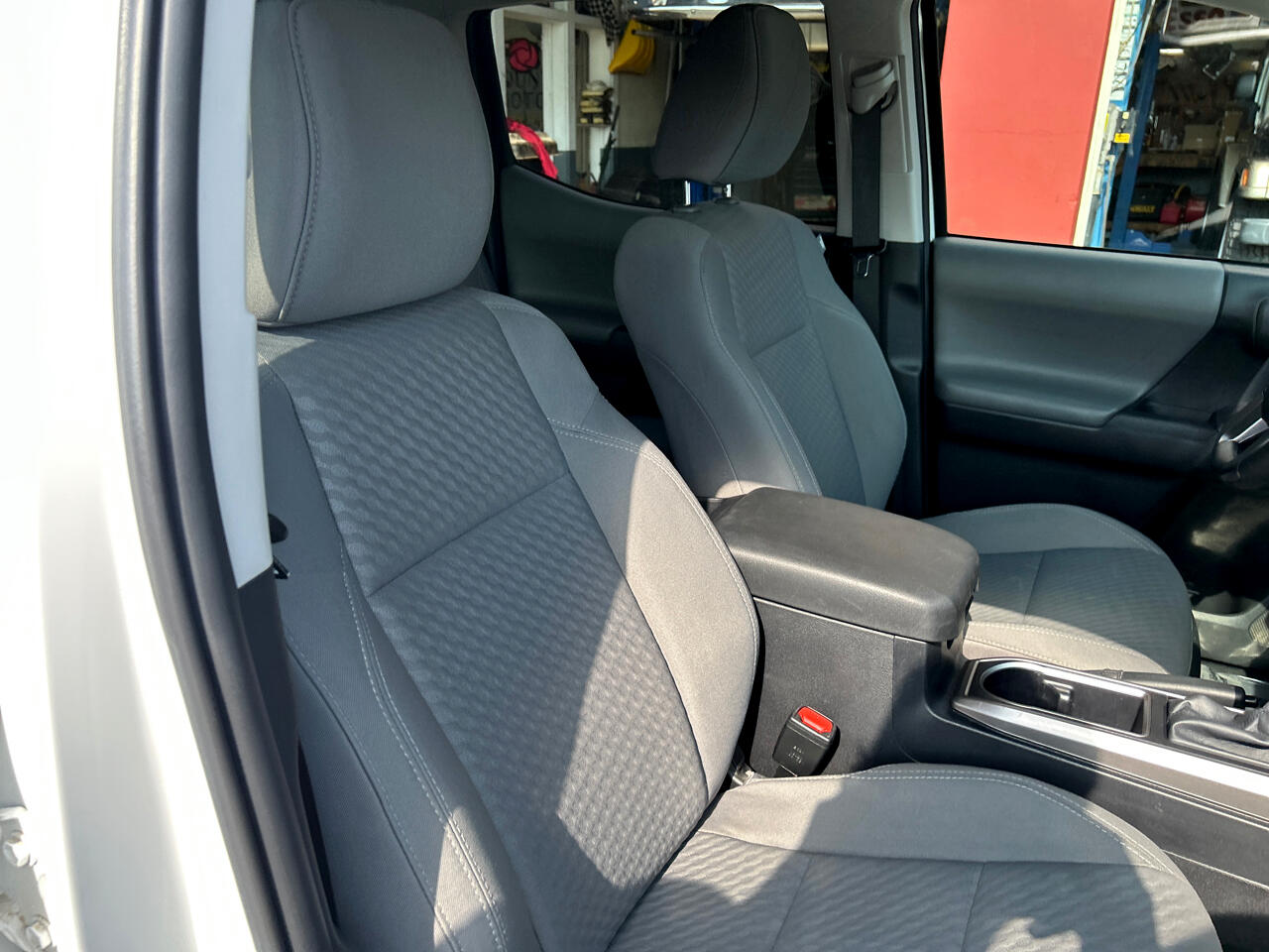Toyota Tacoma 4WD SR5 Double Cab 5' Bed V6 AT (Natl) 2022 Toyota Tacoma 4WD SR5 Double Cab 5' Bed V6 AT (Natl) 2022